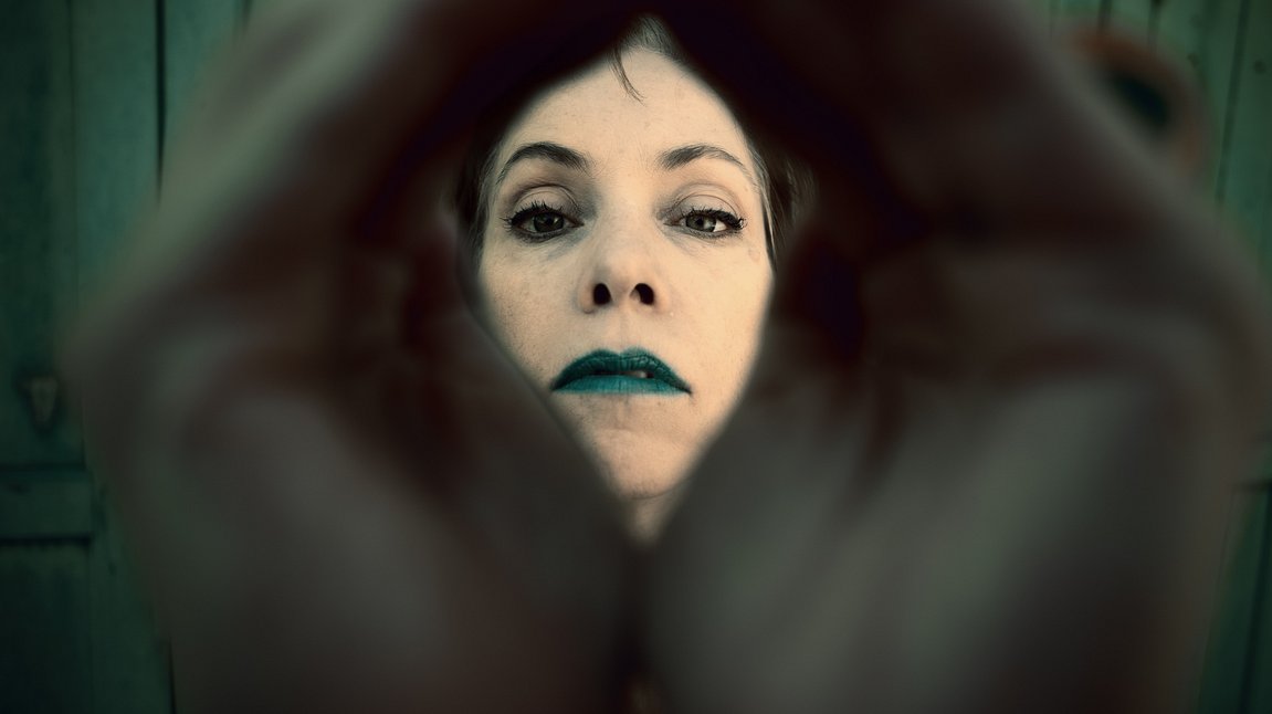 5 S Martin hole in hands